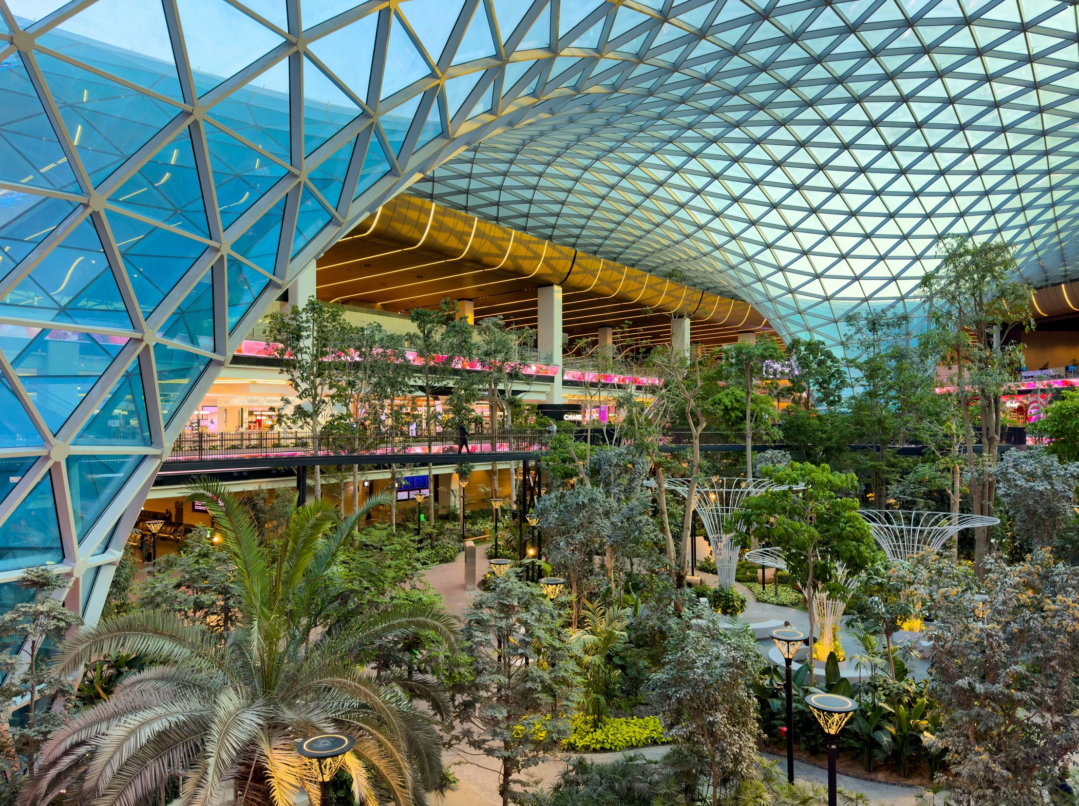 The Rise of Transit Travel: Why Airports Should Become Destinations